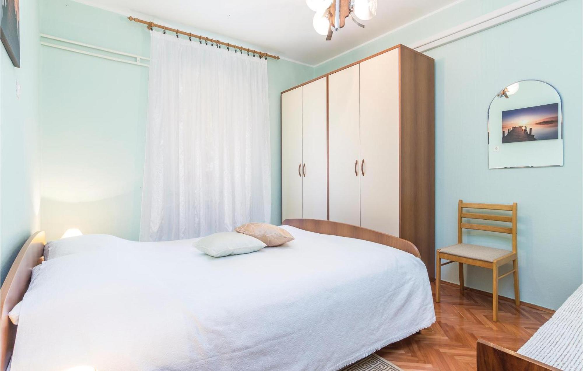 Cozy Apartment In Pican With Kitchen Exteriér fotografie